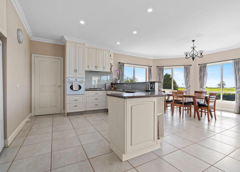 231 Golf Course Road, Heywood