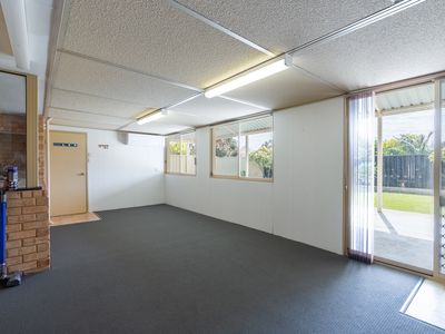 594 Safety Bay Rd, Waikiki