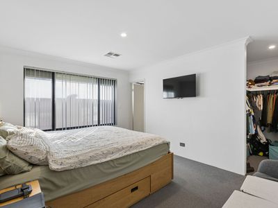 12 Roebuck Boulevard, Eglinton