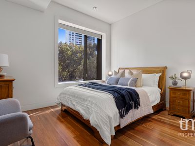 9 / 8 Mounts Bay Road, Crawley
