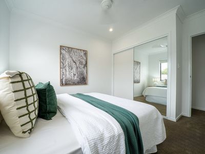 5 / 12 Luther James Close, Doolandella