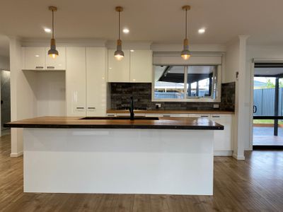 2 Riverside Avenue, Werribee