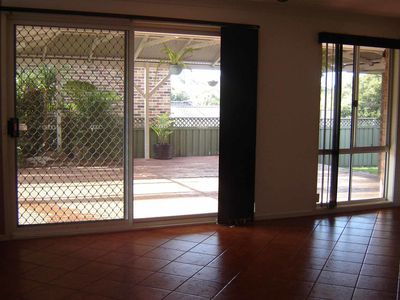 31 Taminga Crescent, Cordeaux Heights