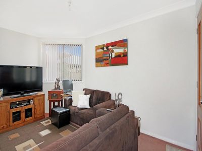 2 / 24 Peterborough Avenue, Lake Illawarra