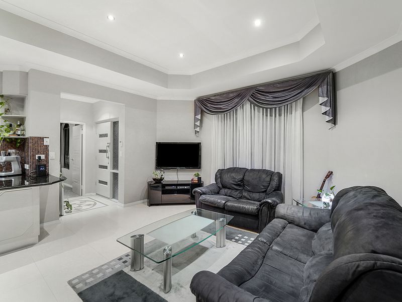 35A Hartfield Way, Westminster