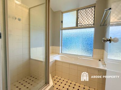 12 Catalpa Crescent, South Lake