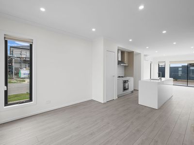34 Avenator Circuit, Clyde North