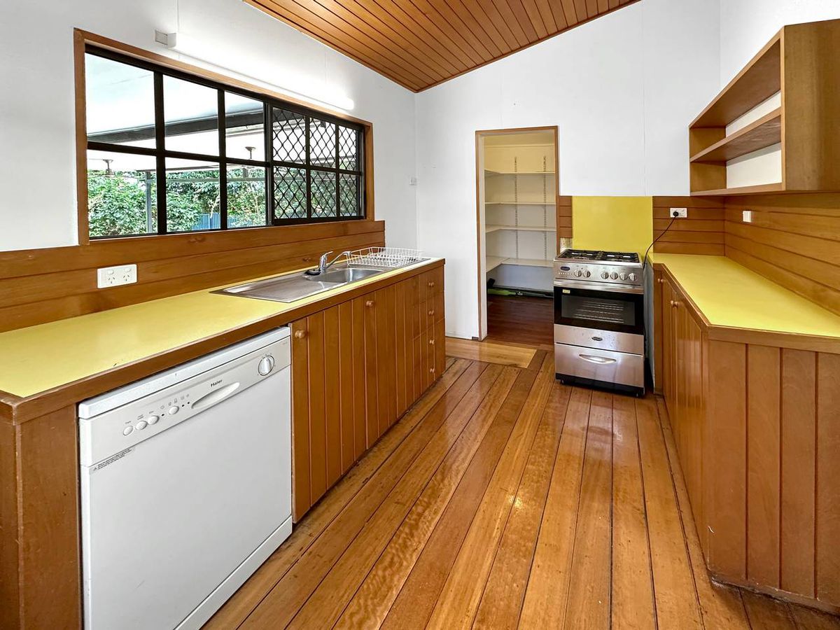 27 BEATRICE STREET, Atherton