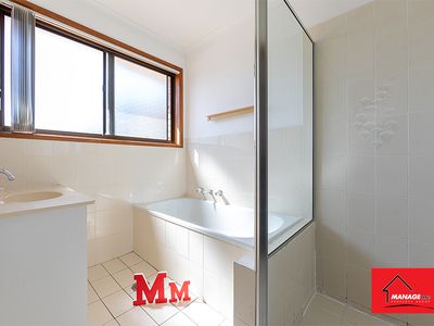 9 Macnamara Place, Chisholm