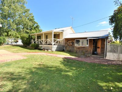 15 WILLIAMS STREET, Beechworth