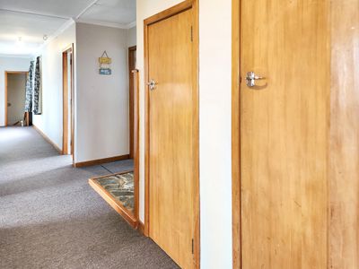 27 Bath Road, Riverton