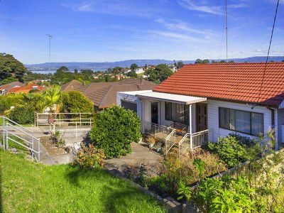12 Lake Heights Road, Lake Heights