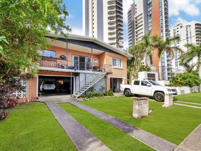 2/33 Breaker Street, Main Beach