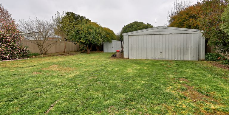 14 Charman Avenue, Euroa