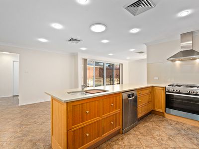10 Malvern Close, St Johns Park
