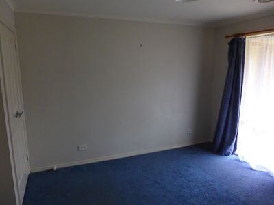 8 Elliot Court, Whittington