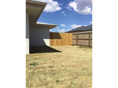 2 / 5 Corack Ave, Cambooya