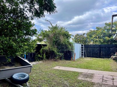 2 / 2 Hakea Court, Kawungan