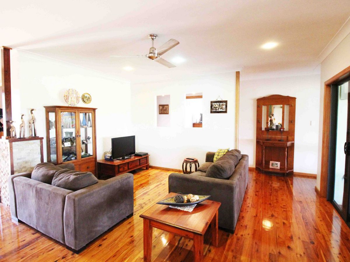 12 JULIE CLOSE, Peeramon