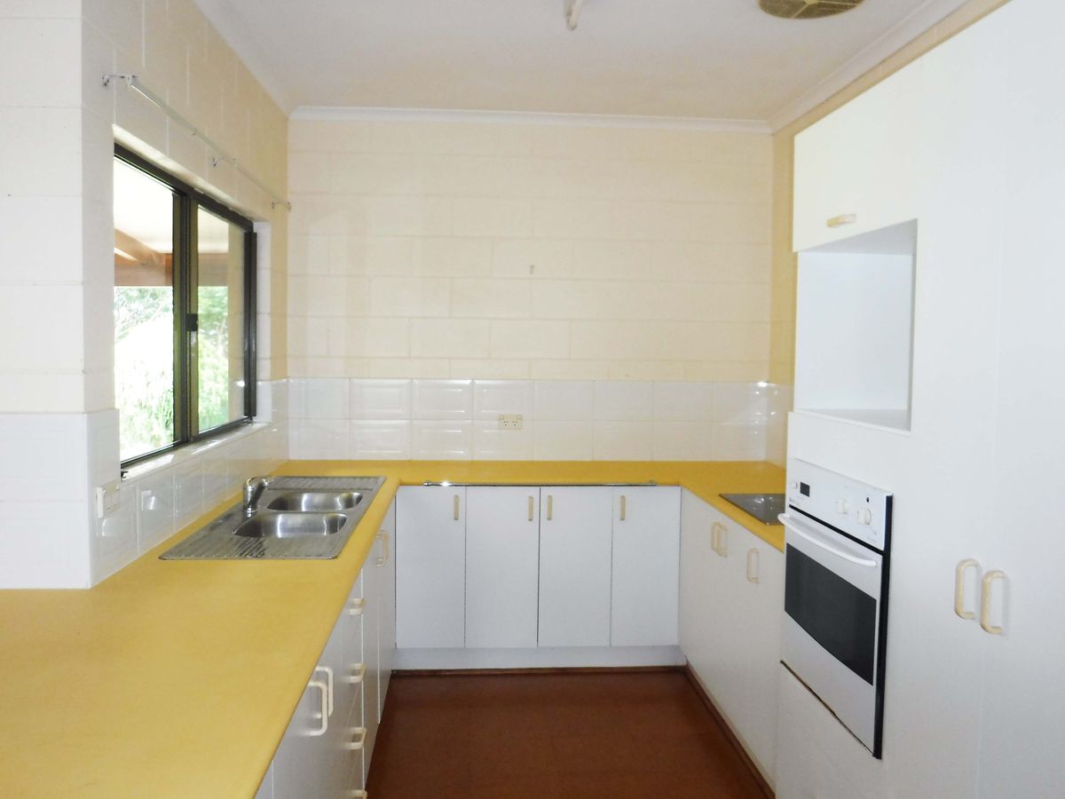 25 PAINE STREET, Atherton