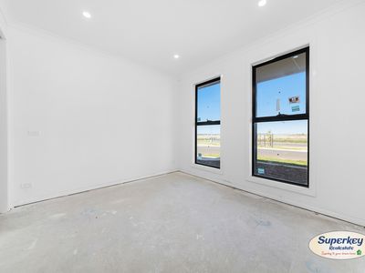 6 Palmdale Crescent, Mambourin