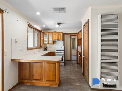 6 Peake Court, Ascot