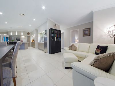 5 Sylvateere Cr, Wakerley