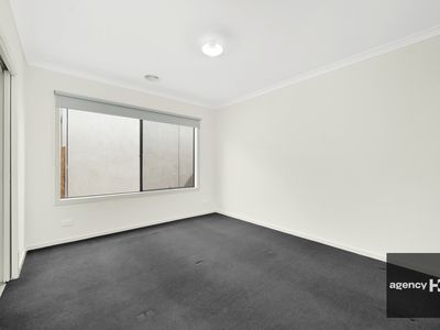 10 Retreat Way, Weir Views