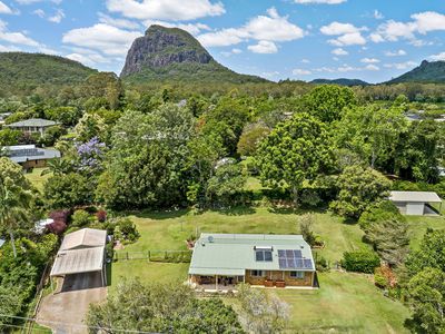 18 Hillside Road, Glass House Mountains