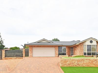 17 Poidevin Place, Dubbo