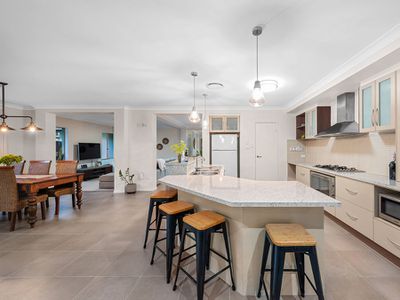 34 Izzies Place, Wakerley