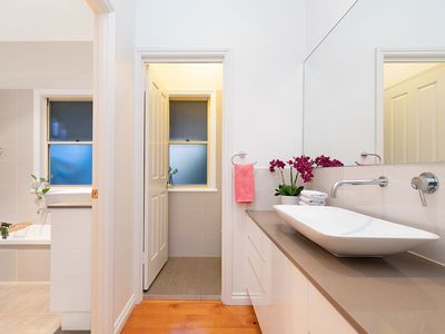 96 Raff Avenue, Holland Park