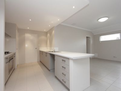 2 / 58 Central Avenue, Redcliffe