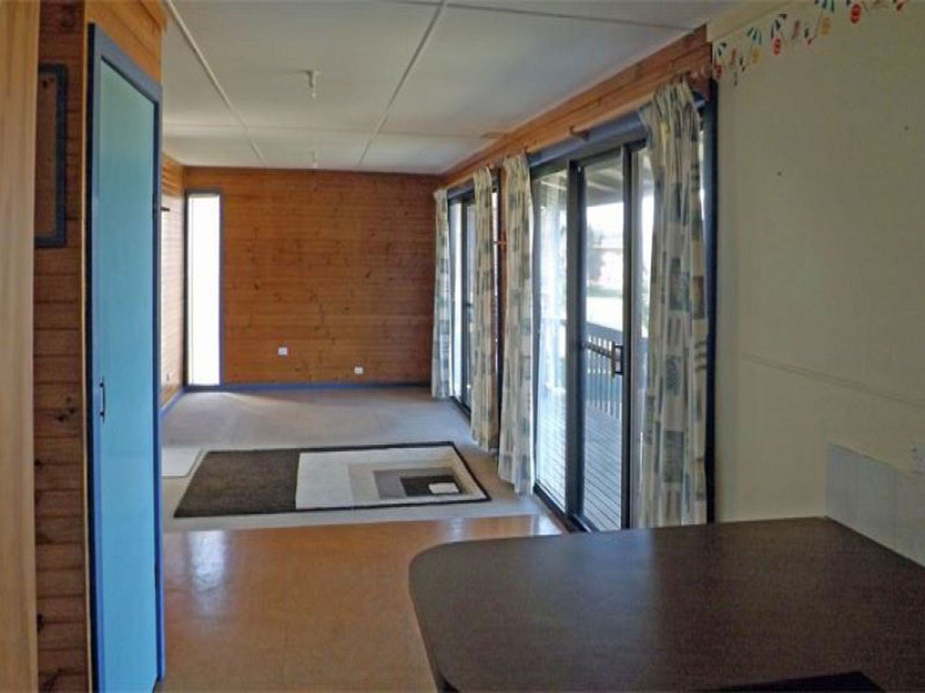 78 Sunset Strip, Manyana