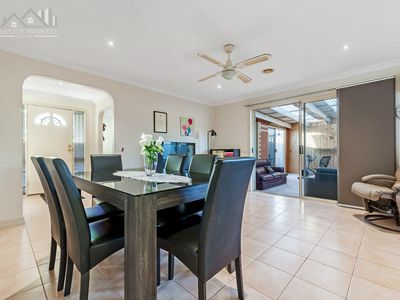 2/56 Gillingham Cres, Craigieburn