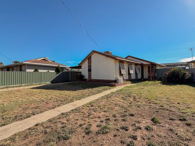 5 Harrison Crescent, Swan Hill