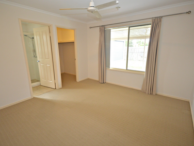 14 Topaz Circuit, Urangan