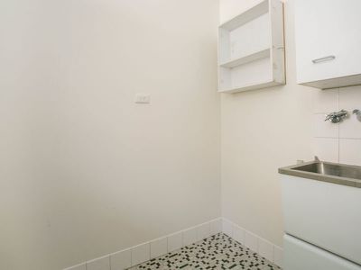 9 / 2 First Avenue, Glenelg East