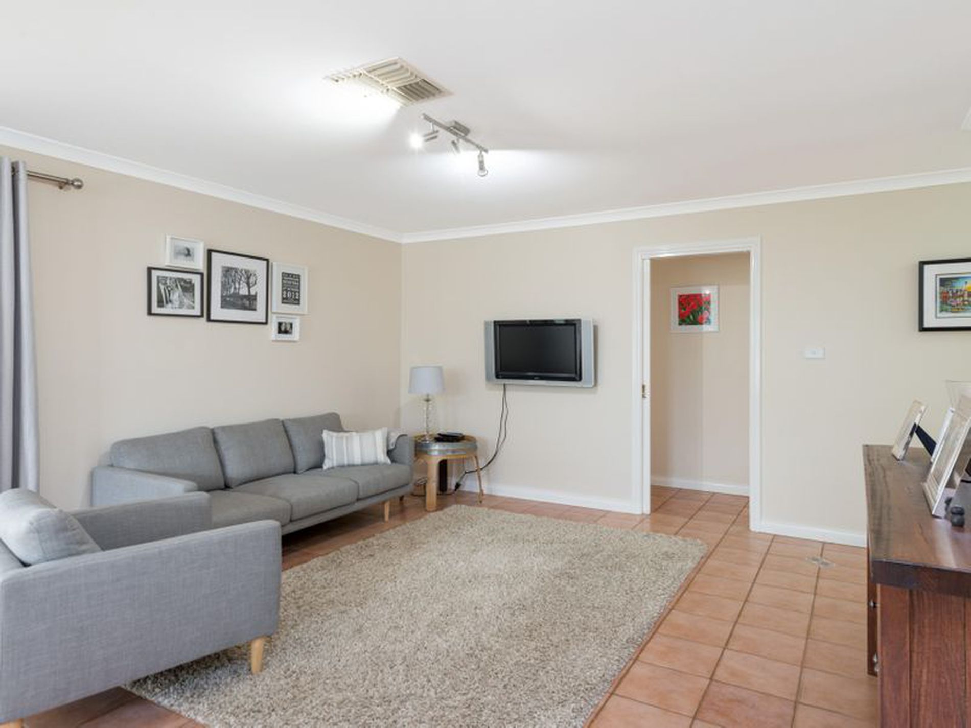 24 Tindals Crescent, Hannans