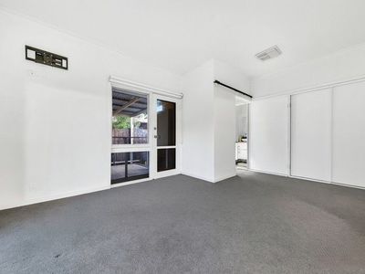 8 Stanhill Drive, Cranbourne South