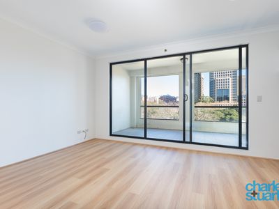 705 / 242 Elizabeth Street, Surry Hills