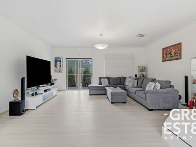 8 Stanhill Drive, Cranbourne South