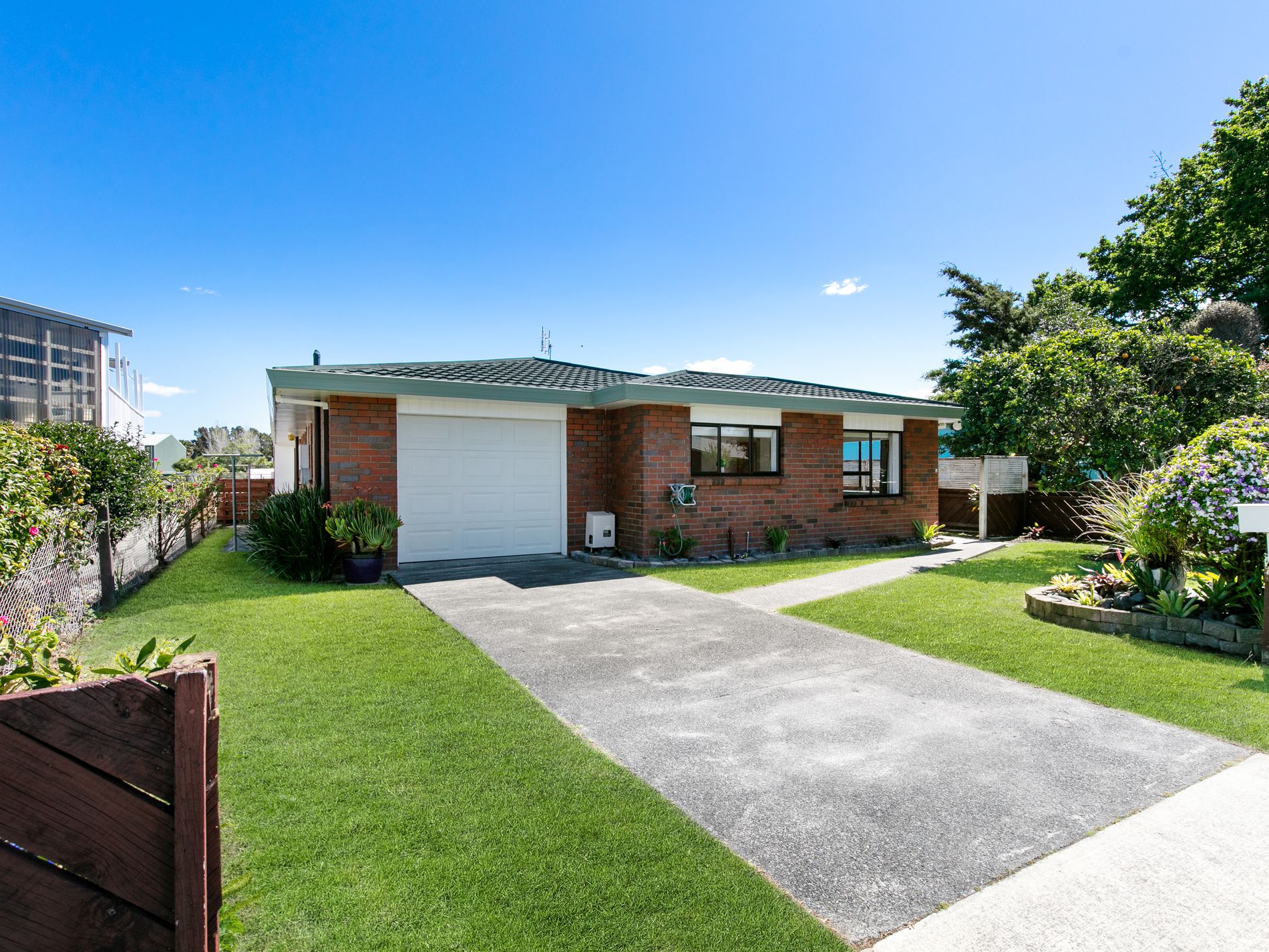 1 / 222 Centreway Drive, Orewa