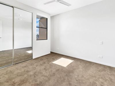 16 / 37 Sickle Avenue, Hope Island