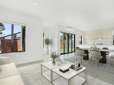 2 / 25 Navarre Drive, Cranbourne West