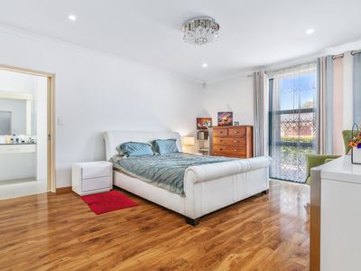 10 Holywell Street, Middle Swan