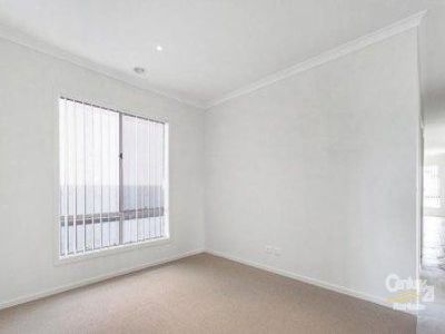5 Waltzing Way, Lynbrook