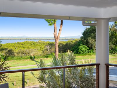 10 Talburpin Esplanade, Redland Bay