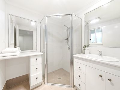 16 Barber Street, Keperra