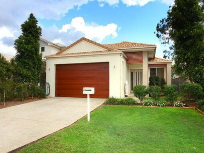 18 Chip In Place, Helensvale